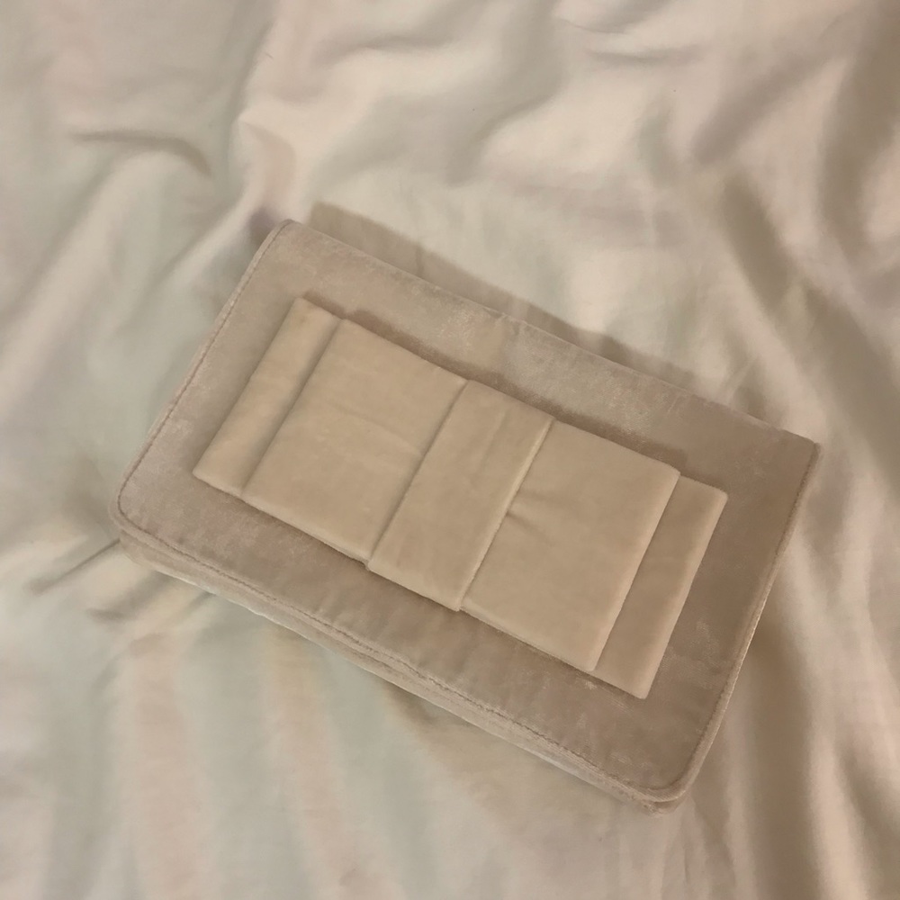 Cream velvet clutch - Picture 3 of 3